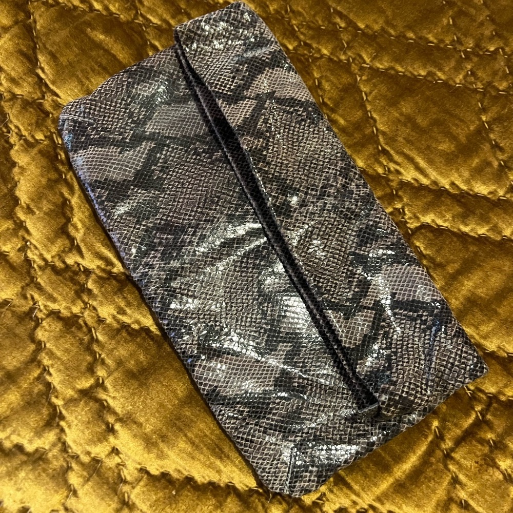 Clutches - Picture 2 of 4